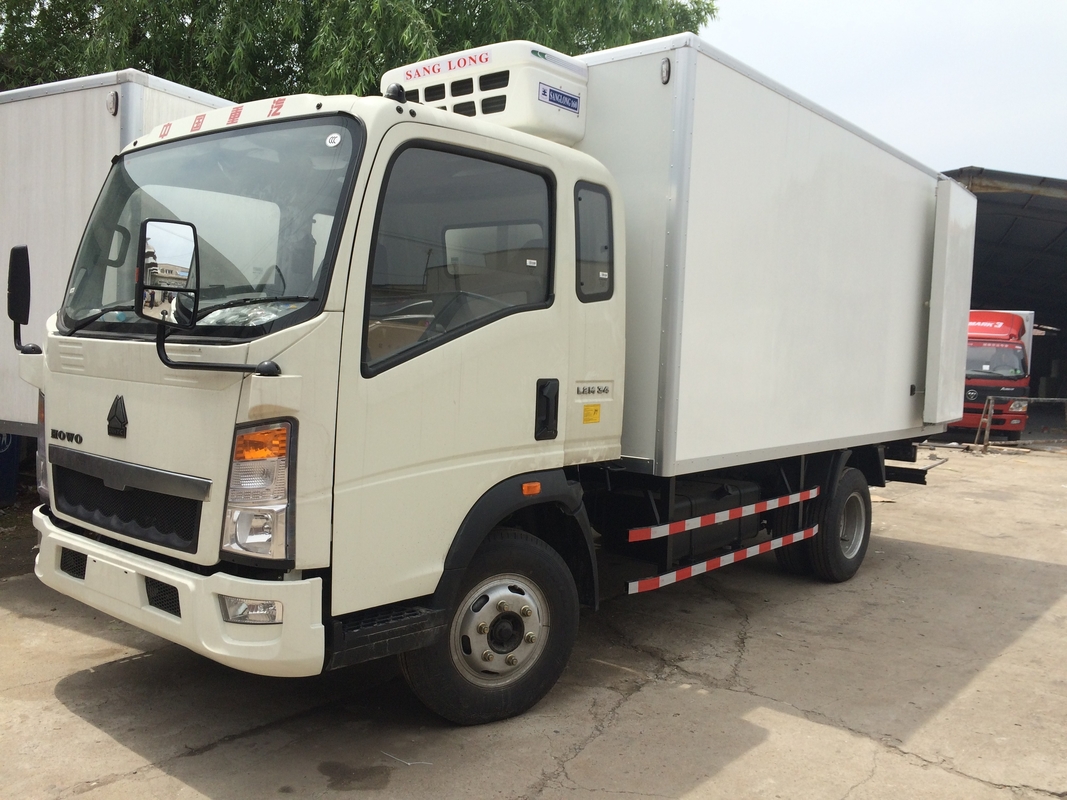 _ HOWO Light Duty Commercial Trucks Refrigerator Freezer Van Box Truck For Meat